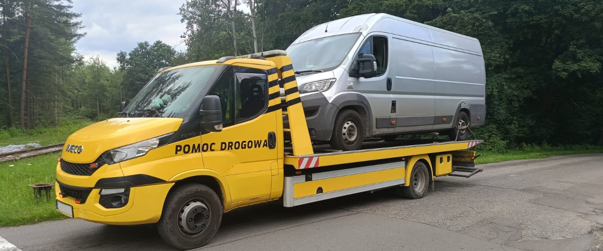 Jak wygląda profesjonalny transport lawetą w Pyrzowicach krok po kroku